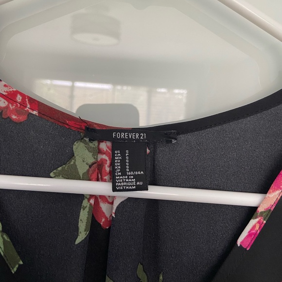 Black blouse with red flowers - Picture 2 of 3